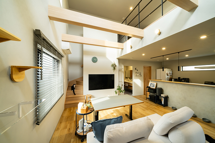 グレー×ブラック×オークの家